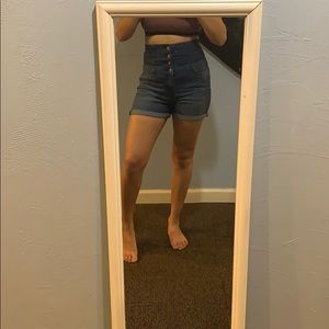 Super high waist buttoned shorts
